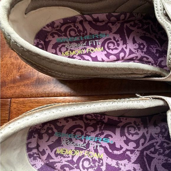 Skechers women’s 8.5 gold champagne slip-on shoes lace eyelet uppers - Picture 7 of 9